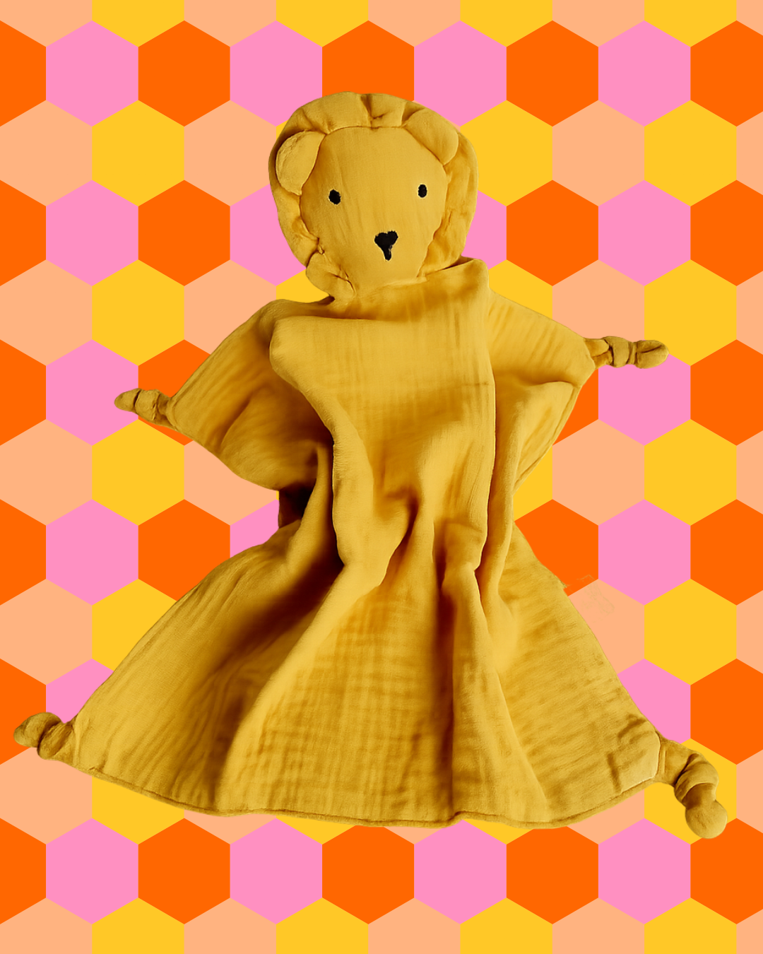 Gele hydrofiele doekknuffel in de vorm van een lieve leeuw, gemaakt van zacht en ademend katoen, met een knuffelbaar hoofd en soepele doek—perfect voor baby’s om mee te knuffelen en te troosten.