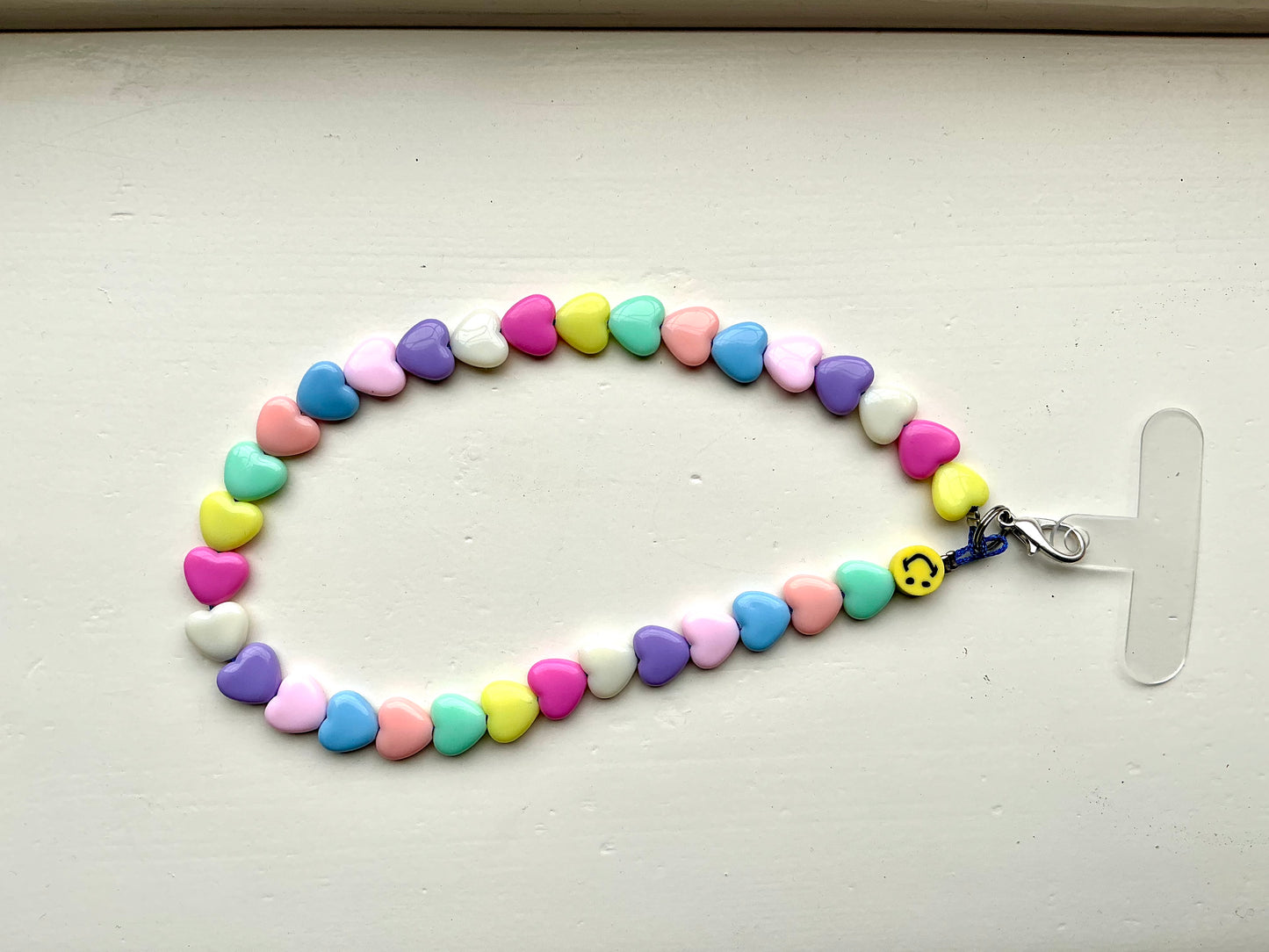 Gekleurde kralen telefoonkoord hartjes gekleurd