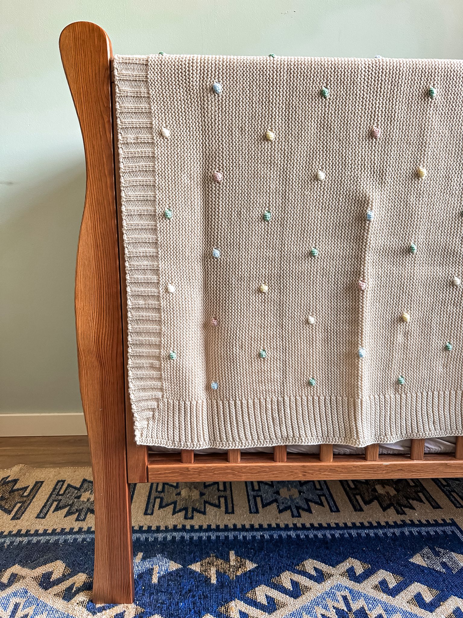 babydeken beige met gekleurde balletjes, zacht