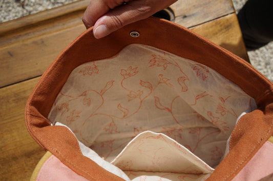 Kinderrugzak roze bruin print binnenkant school crèche