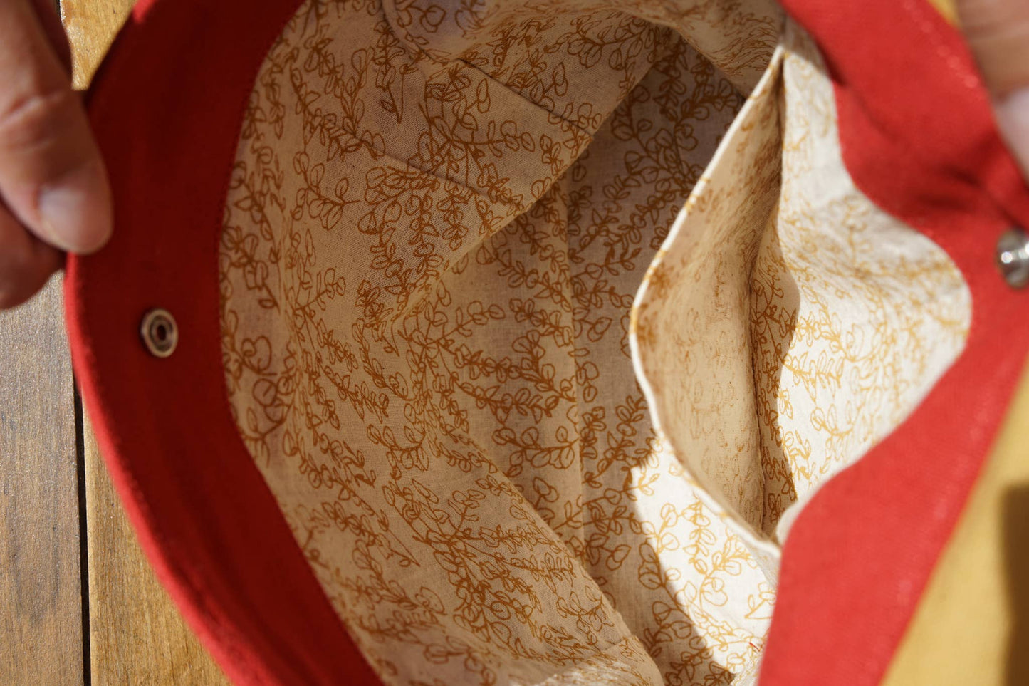 Kinderrugzak mosterd rood print binnenkant school crèche 