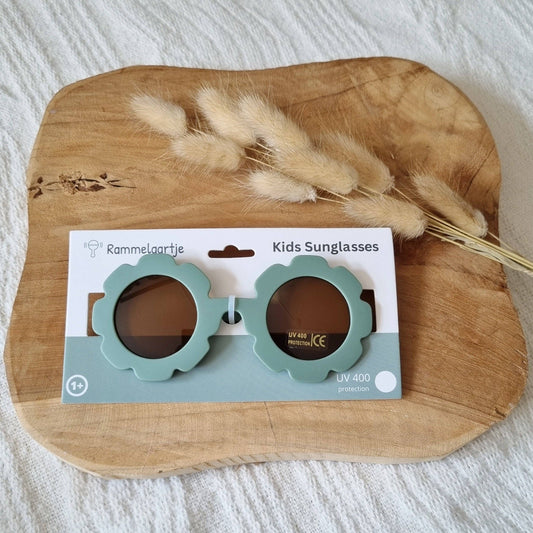 Kinderzonnebril groen saliekleur bloemvorm